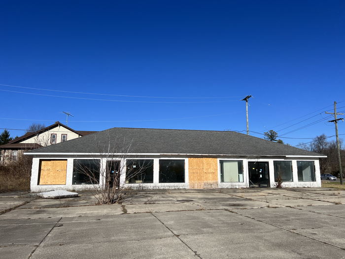 Old 23 Shopping Plaza - Nov 25 2022 (newer photo)